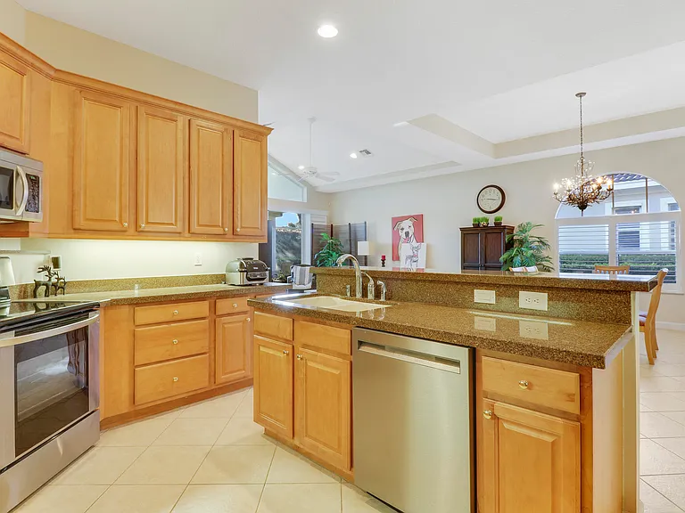 7112 Maidstone Dr — Photo 11
