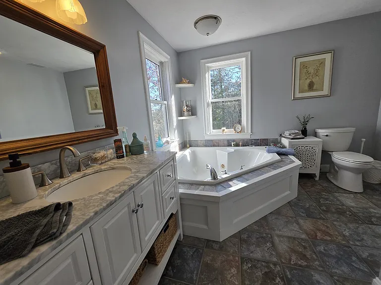 20 Hirsch Rd — Photo 12