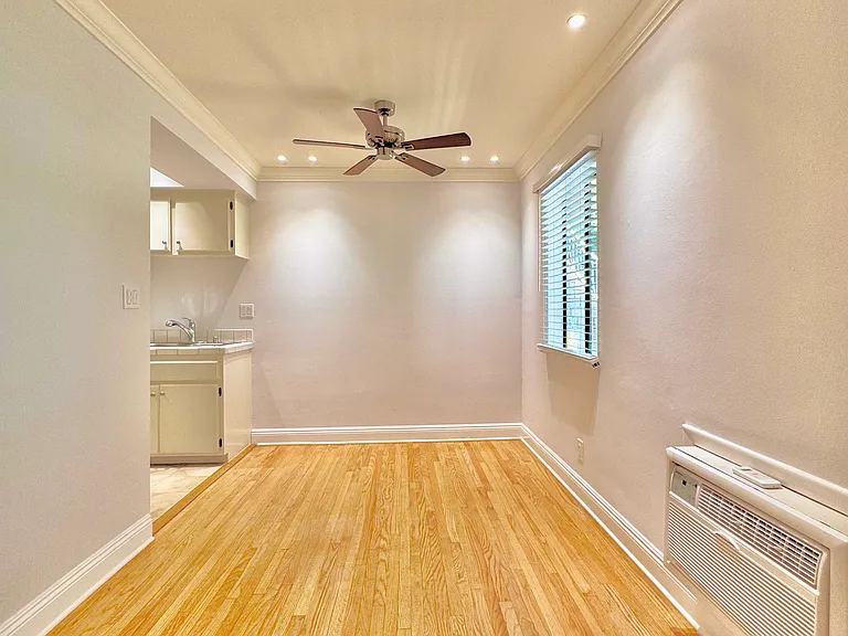 1506 S Barrington Ave #103 — Photo 7