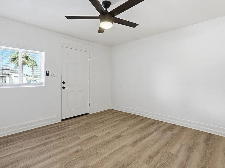 325 N 15th St #2 — Photo 5