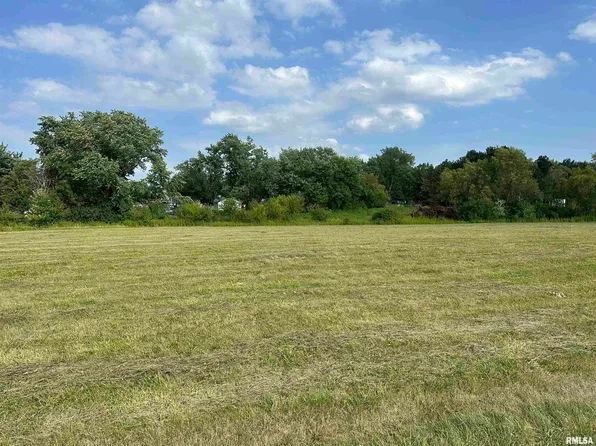 108 Apache Way, Groveland, IL 61535