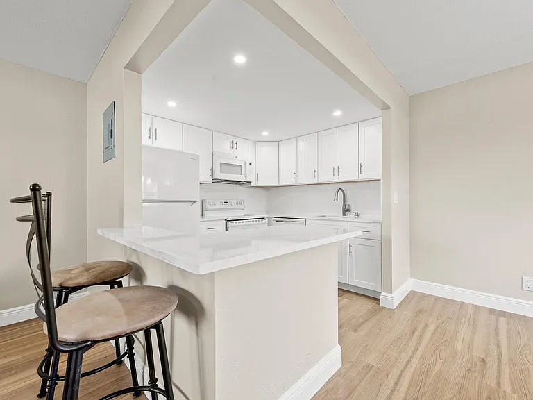 723 Flanders Dr #P — Photo 17