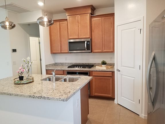 5th image of 14149 W Voltaire St