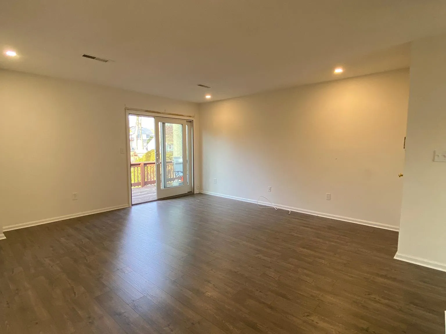 2 bed, 900 sqft, $2,500 — Photo 2