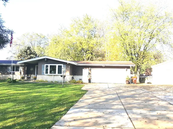 8419 Nolan St, Harvard, IL 60033