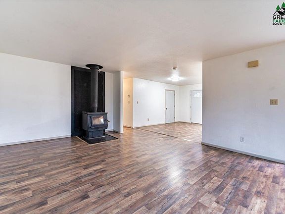 4th image of 2202 Independence Cir W