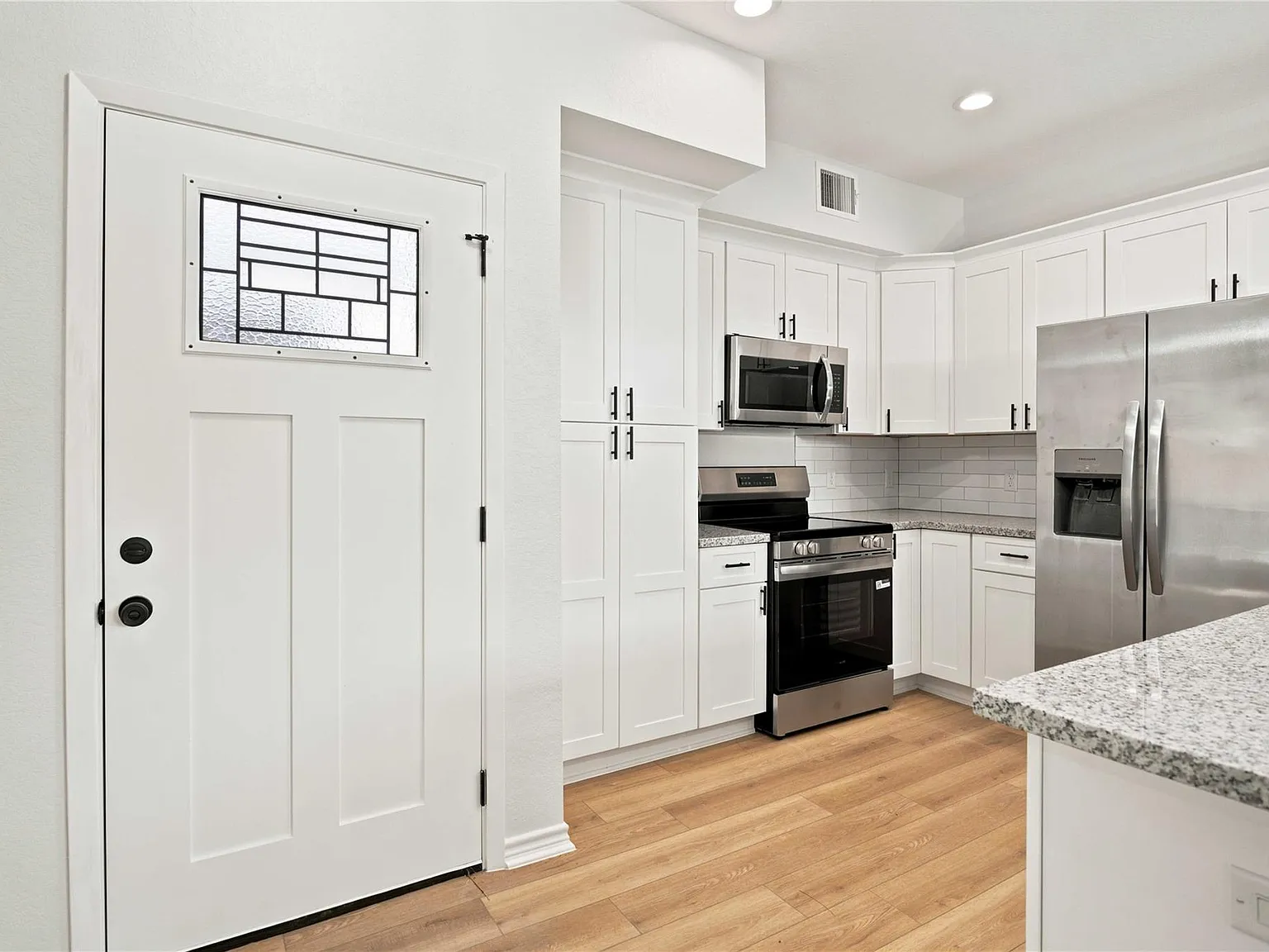 3 bed, 2.5 bath, 1383 sqft, $1,850 — Photo 3