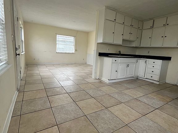 4th image of 738 2nd Ave S