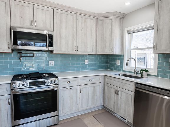 4th image of 4134 N River Rd