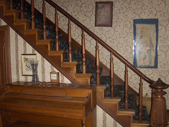 3rd image of 89 Markey St