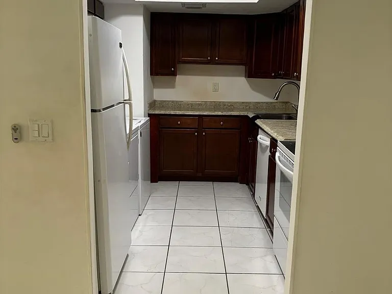 2148 NW 57th Ave #14 — Photo 4