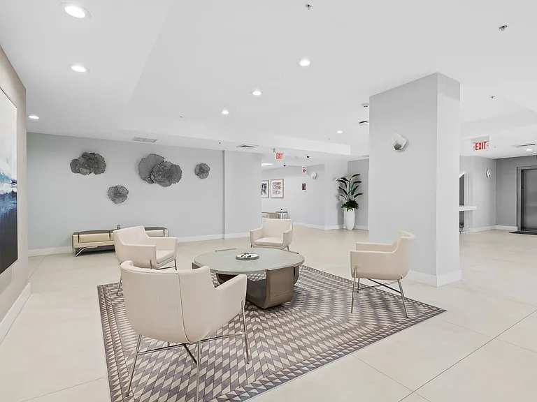 704 N Ocean Blvd — Photo 31
