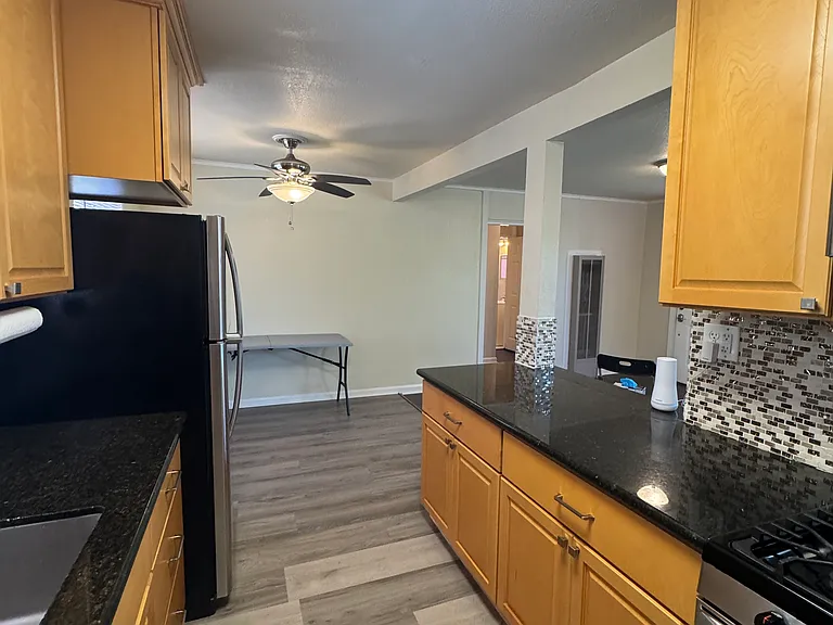 2230 Redwood St — Photo 8