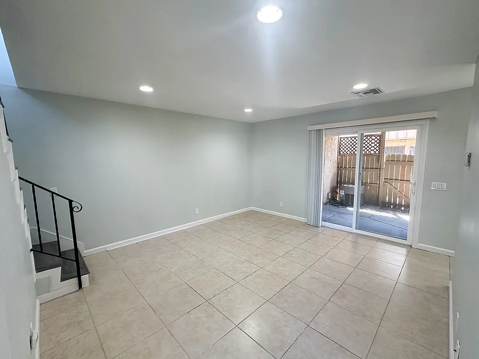 2121 E Grand Ave #29
