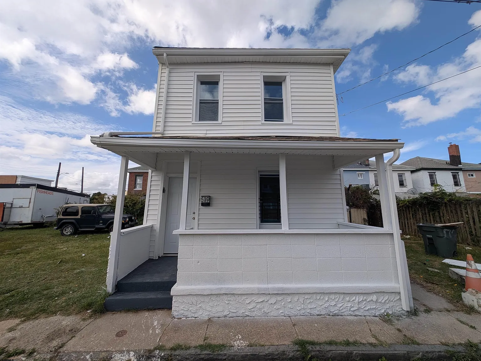 3 bed, 1.0 bath, 1020 sqft, $2,300 — Photo 2