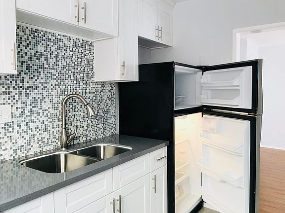 3rd image of 1641 N Poinsettia Pl APT 5