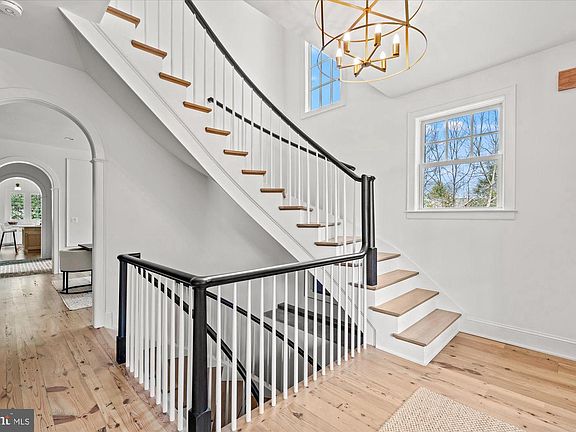 4th image of 3612 N Glebe Rd