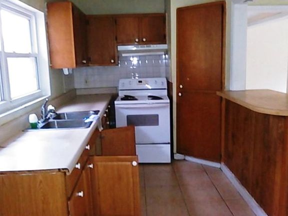 5th image of 4139 Peach Dr