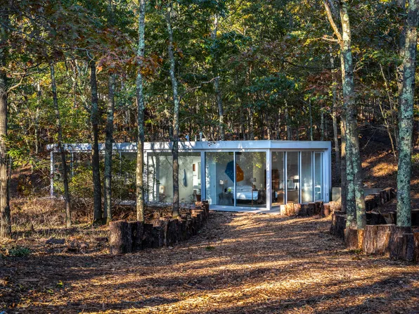 https://photos.zillowstatic.com/fp/a913f4a1e09ace49bd5fa8601636a6ce-p_e.webp