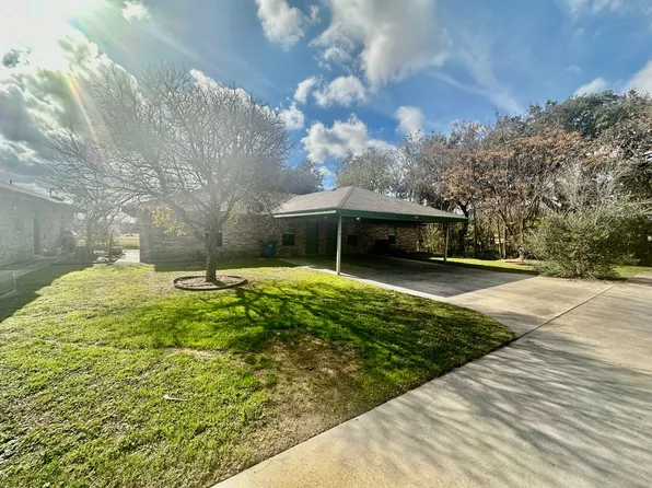132 S Mansfield St #A, Pleasanton, TX 78064