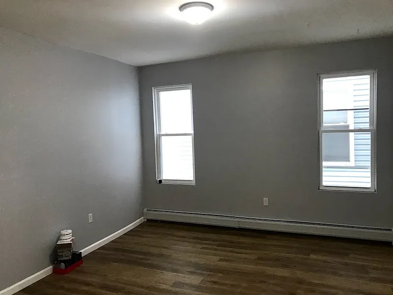 3 bed, 1.0 bath, 1250 sqft, $2,200 — Photo 2