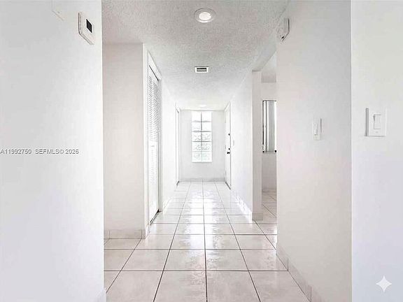 5th image of 357 Lakeview Dr #1
