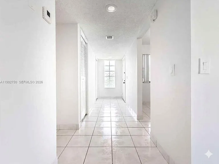 357 Lakeview Dr #1 — Photo 5