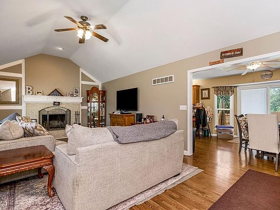 3rd image of 1008 SW Shorthorn Dr
