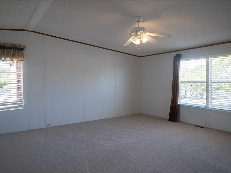 1149 Hart Ln — Photo 10