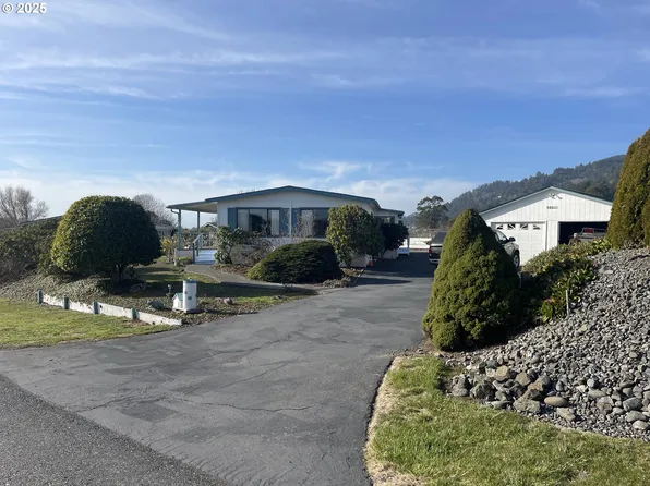 98611 Camellia Dr, Brookings, OR 97415