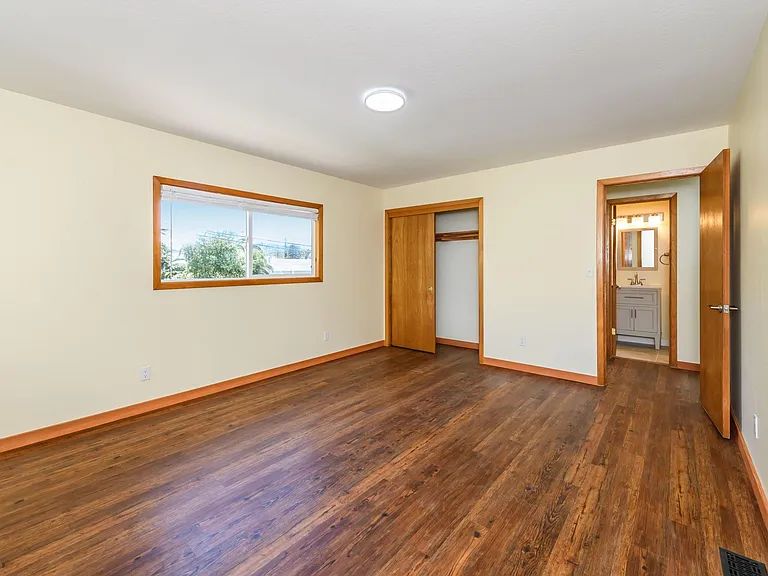 128 Mission Ave — Photo 12
