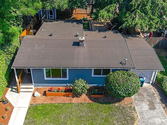 2nd image of 2300 NE 8th Place