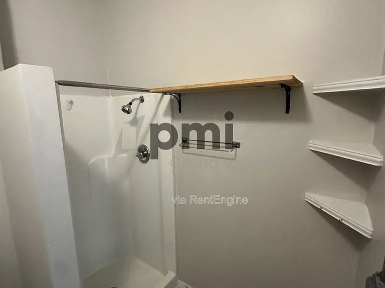 601 Monroe Ave #8 — Photo 3