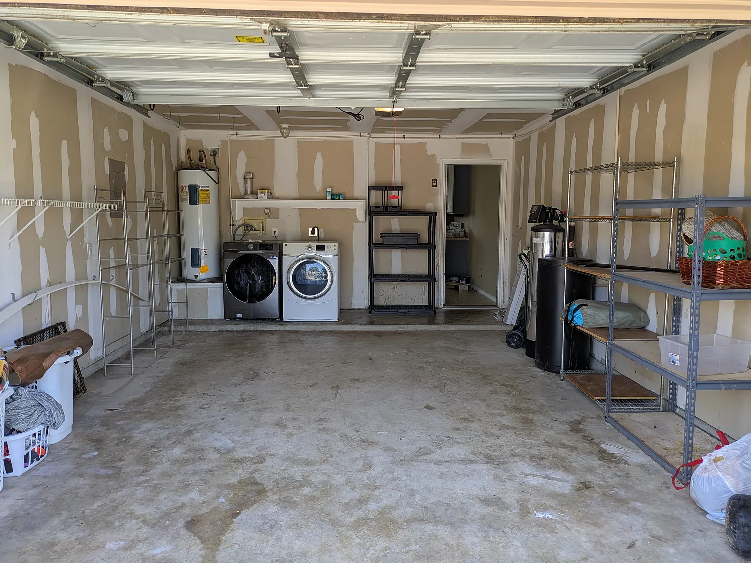4 bed, 2.5 bath, 2165 sqft, $2,100 — Photo 4