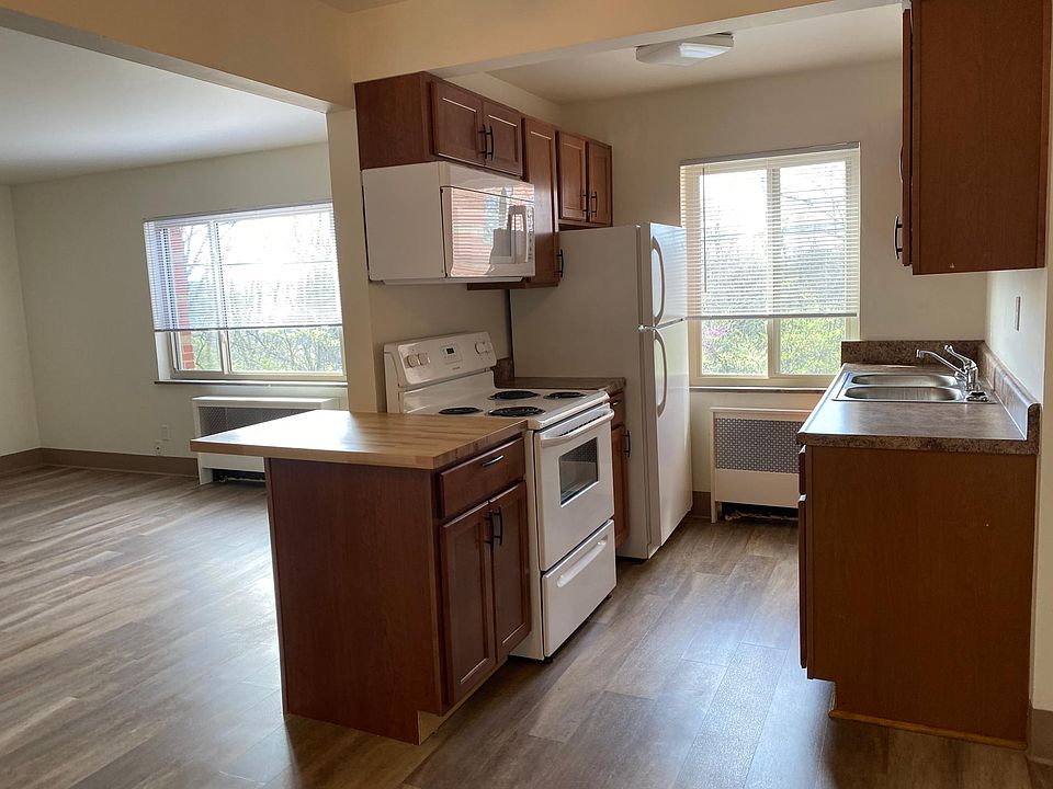 1st image of 1198 Far Hills Dr #15
