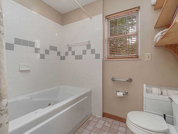 3rd image of 44 McMillan Dr