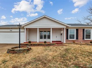 3698 Whispering Woods Dr, Florissant, MO 63031