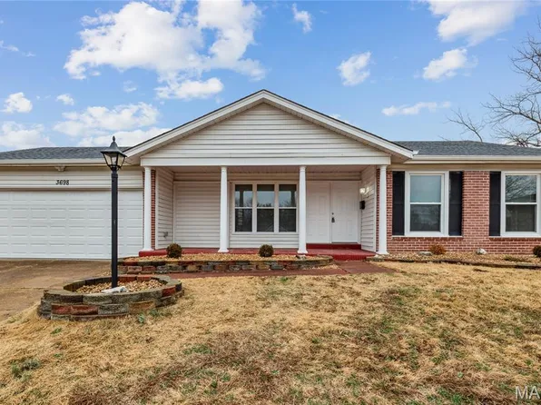 3698 Whispering Woods Dr, Florissant, MO 63031