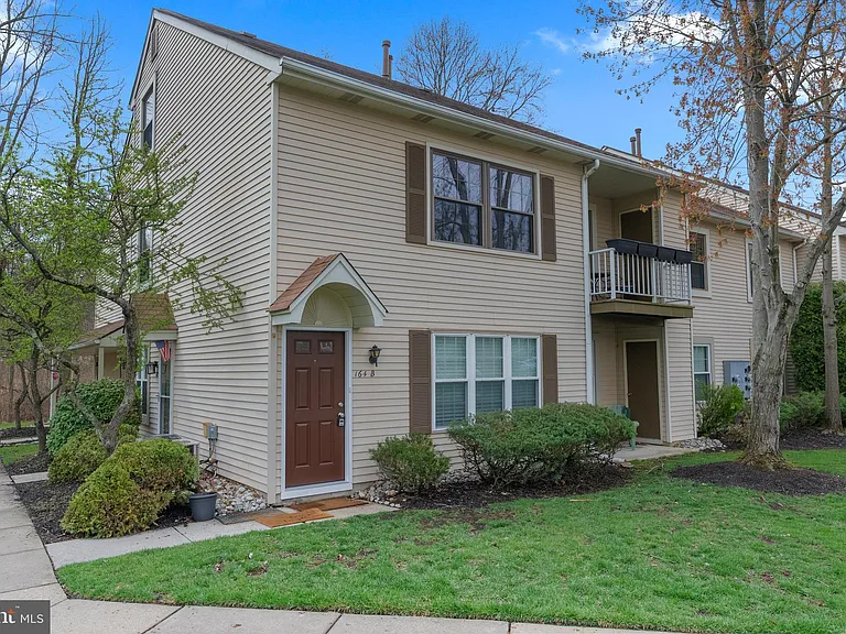 164 Bradford Ct #B — Photo 1