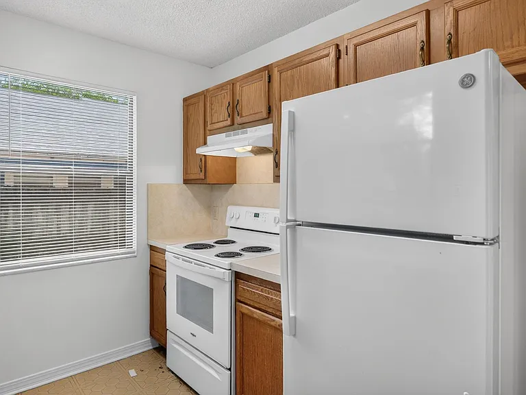 1445 Classic Oak Rd W — Photo 13