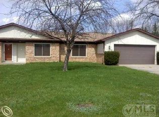 13194 Golden Cir, Fenton, MI 48430