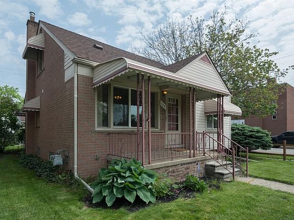 3rd image of 708 Farnham Ave