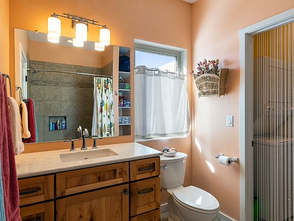 Upper level bath/laundry