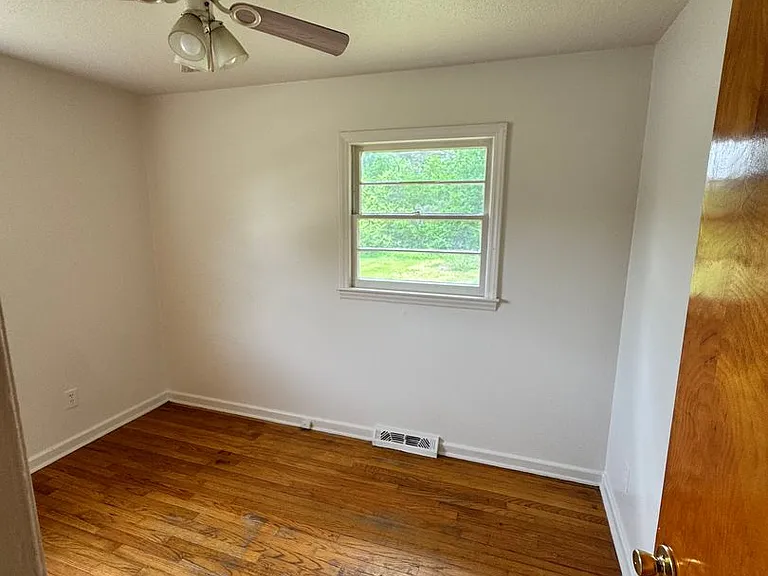 1223 Masonic Dr — Photo 25