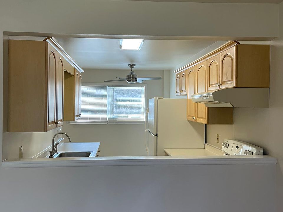 1st image of 210 Vineyard Ave APT 12