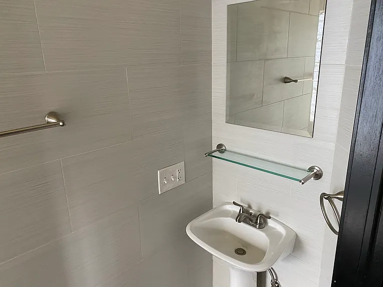 1846 W Henderson St #1846 — Photo 40