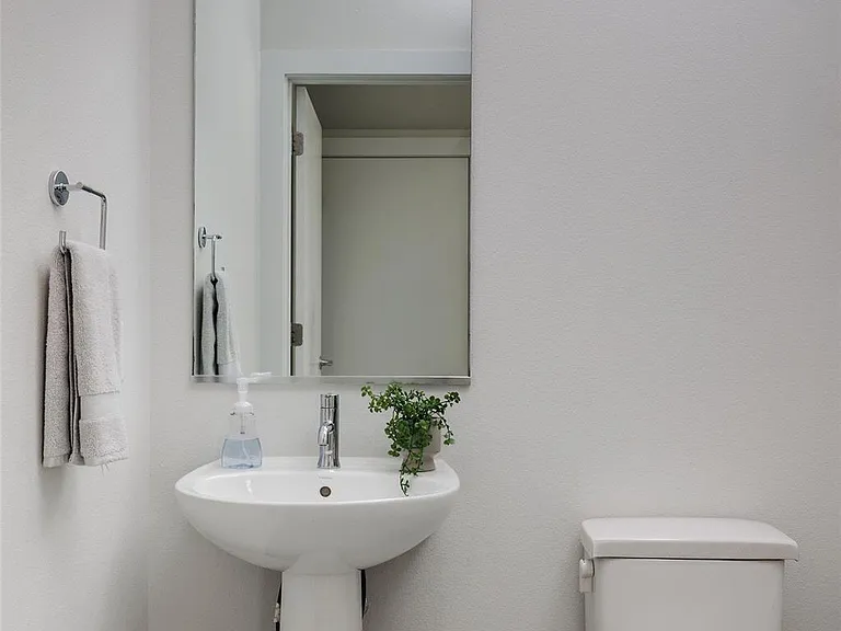 801 N Bluff Dr #28 — Photo 16