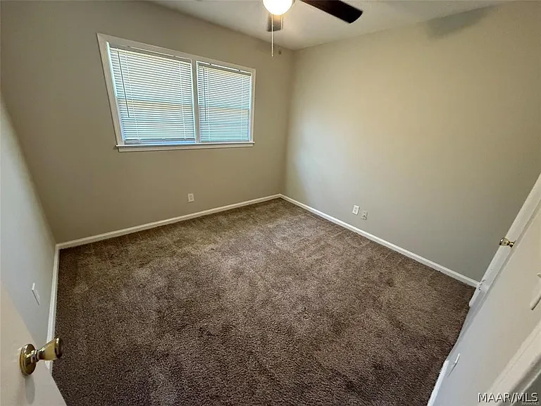 3211 Hackberry Ln — Photo 7