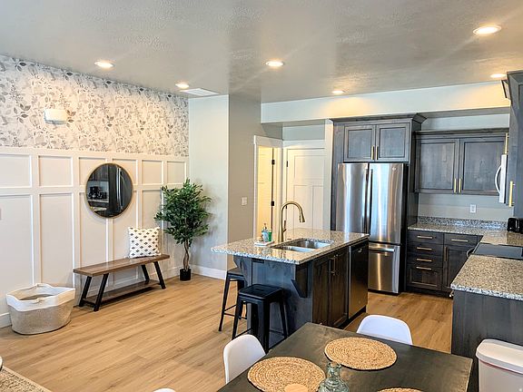 3rd image of 150 W Seasons Ln #4