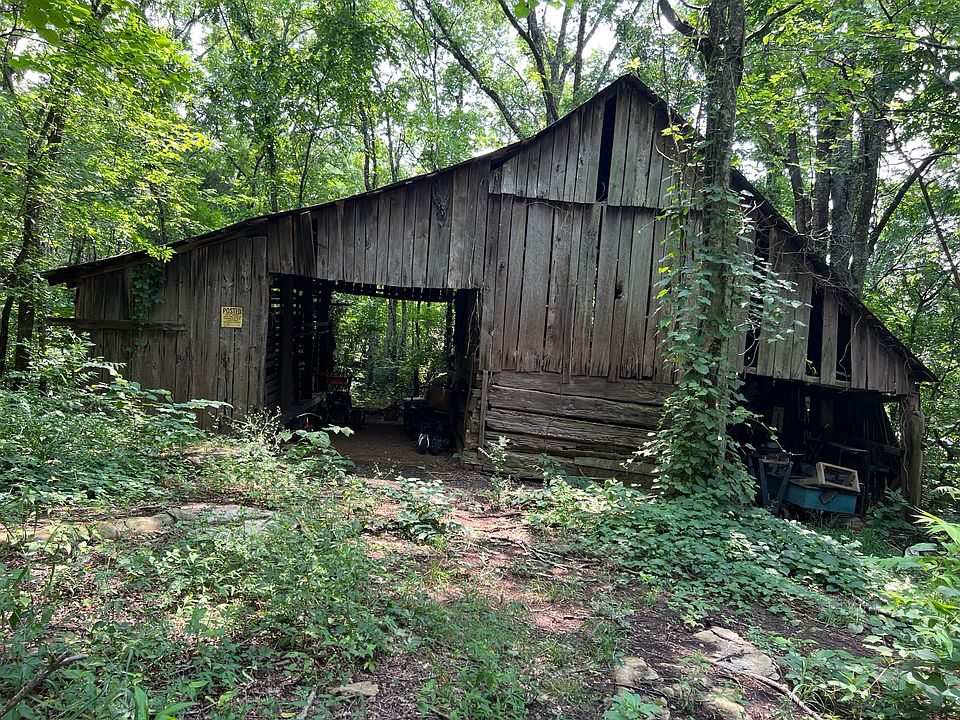 1st image of 518 N Chucky Pike